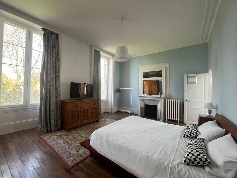 Vila La Demeure De Margot - 24 Couchages Villeneuve-sur-Yonne Exteriér fotografie