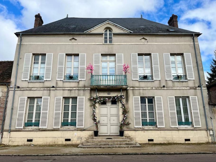 Vila La Demeure De Margot - 24 Couchages Villeneuve-sur-Yonne Exteriér fotografie